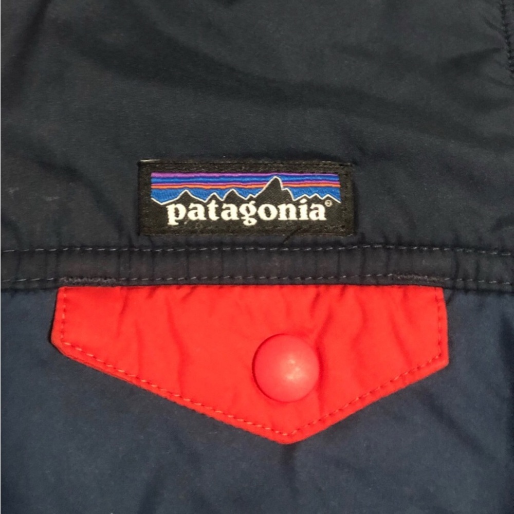 Patagonia Kids Reversible Blue and Cream Jacket - Picture 4 of 6